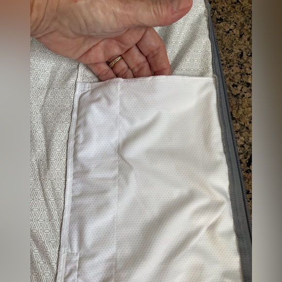 Annika Cutter Buck Ladies White Golf Vest. - Picture 6 of 9